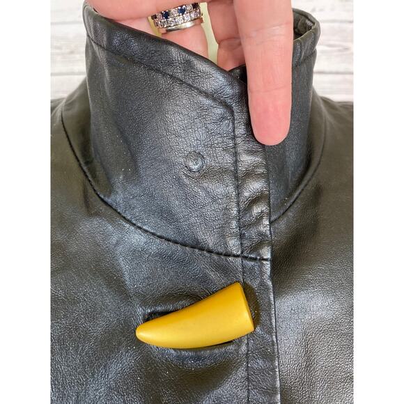 90s Worthington Butter Soft Black Leather Car Coat, Gold Claw button size Medium - Picture 11 of 13